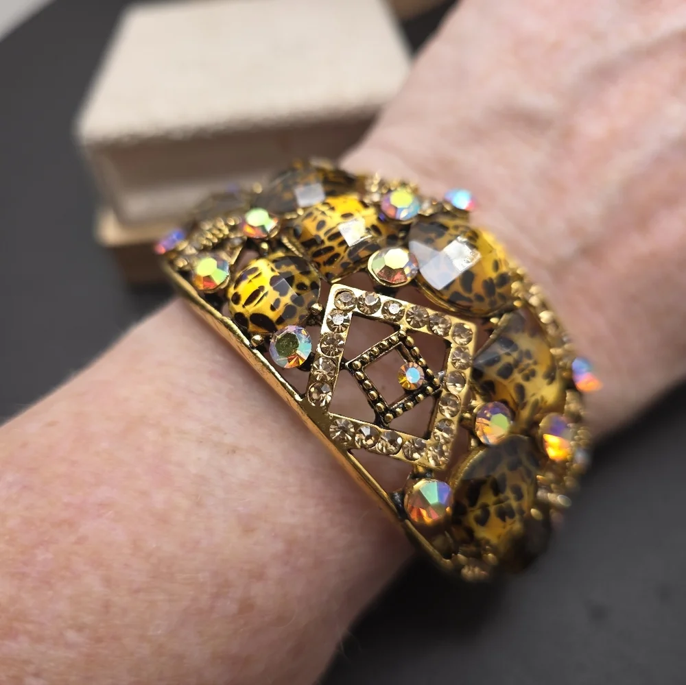 Leopard Print Gold Bracelet with Rhinestones (2292)